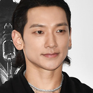 【PHOTO】RAIN「タンタラJYP」の収録に参加…胸元が開いたセクシーなシャツで登場