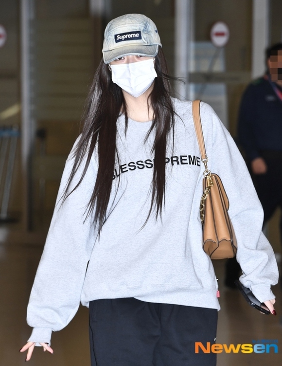 韓国街中美脚 PHOTO】ITZY ユナ、ファッションショーを終えて韓国に到着…マスクでも隠せないビジュアル（動画あり）― スポニチ Sponichi Annex  芸能