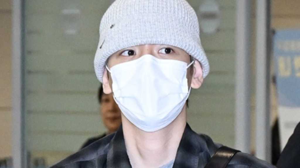 Baekhyun of EXO returned to Korea after overseas schedules. His upcoming Nagoya concert is canceled due to difficulties in hosting.