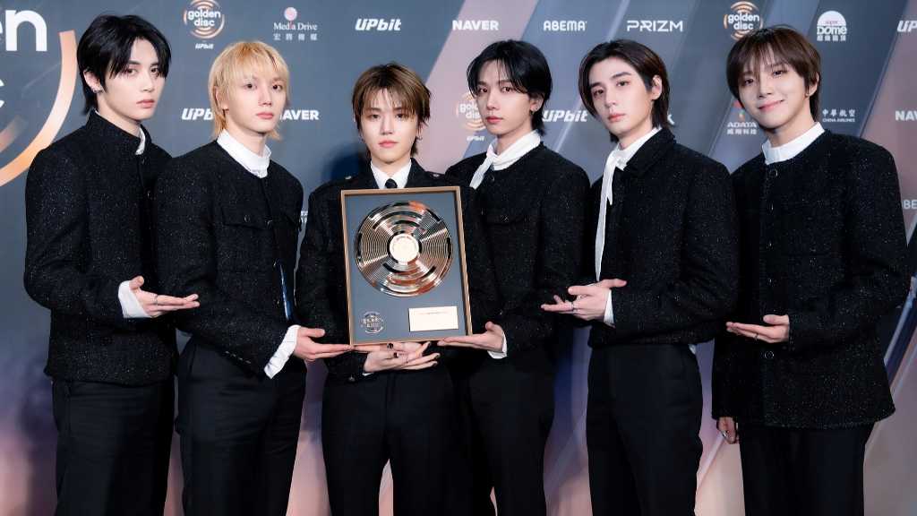 BOYNEXTDOOR wins 'Best Digital Song' and 'Naver AI Choice' at the Golden Disc Awards, announcing plans for a full album in 2026.