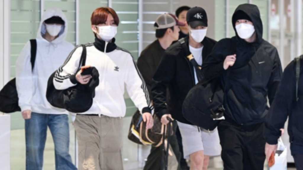 MONSTA X arrives in Korea after overseas schedule; new album 'Unfold' set for release on April 3, 2024, with Hyunwon as MC in May.