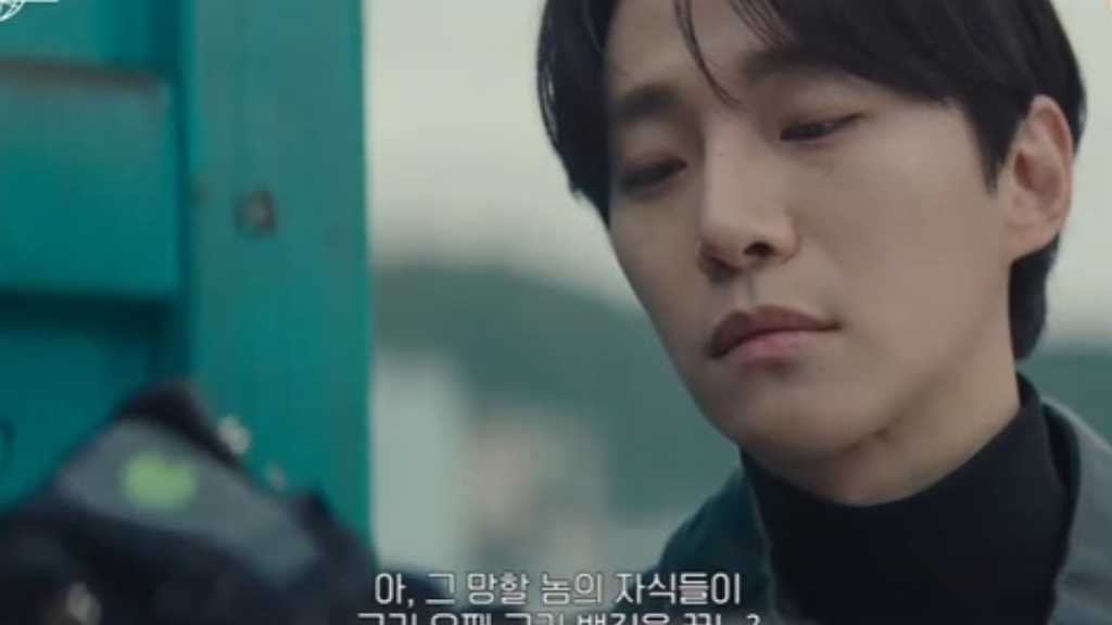 In 'Teppun Trading', Juno's character seeks revenge on Hyunjoon by spoiling a comic ending after facing business challenges.