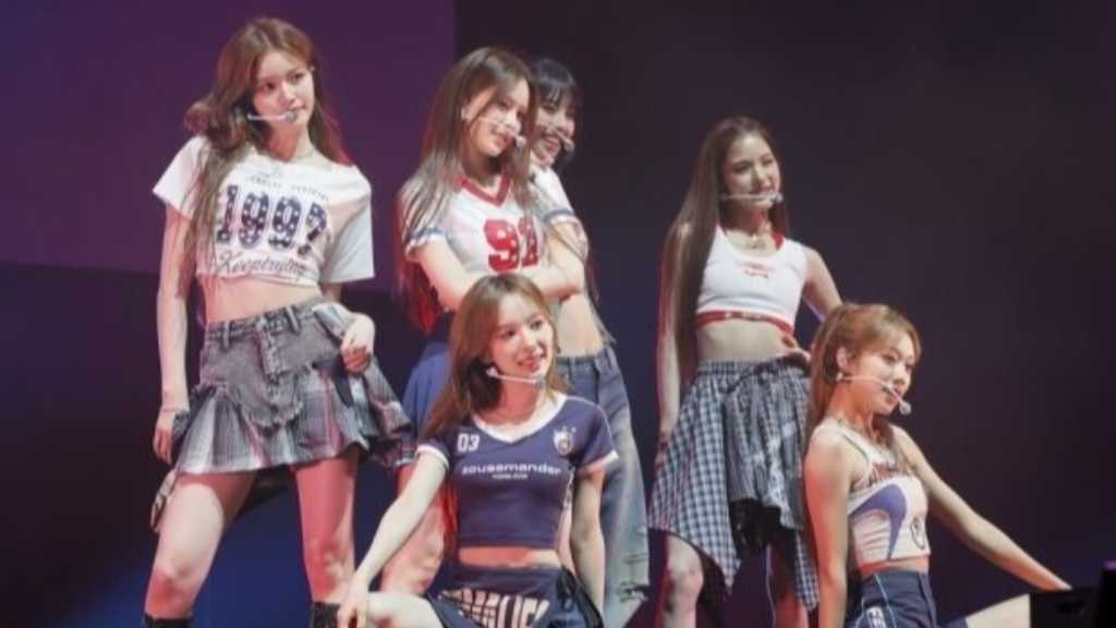 izna delivers a powerful performance at SUMMER SONIC 2025, showcasing their unique charm and energy across multiple stages.
