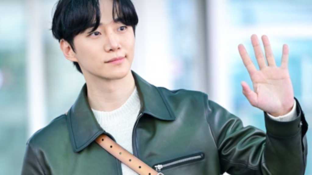 2PMのジュノがパリ・ファッションウィークに出席するため、仁川国際空港からフランスに出発した。