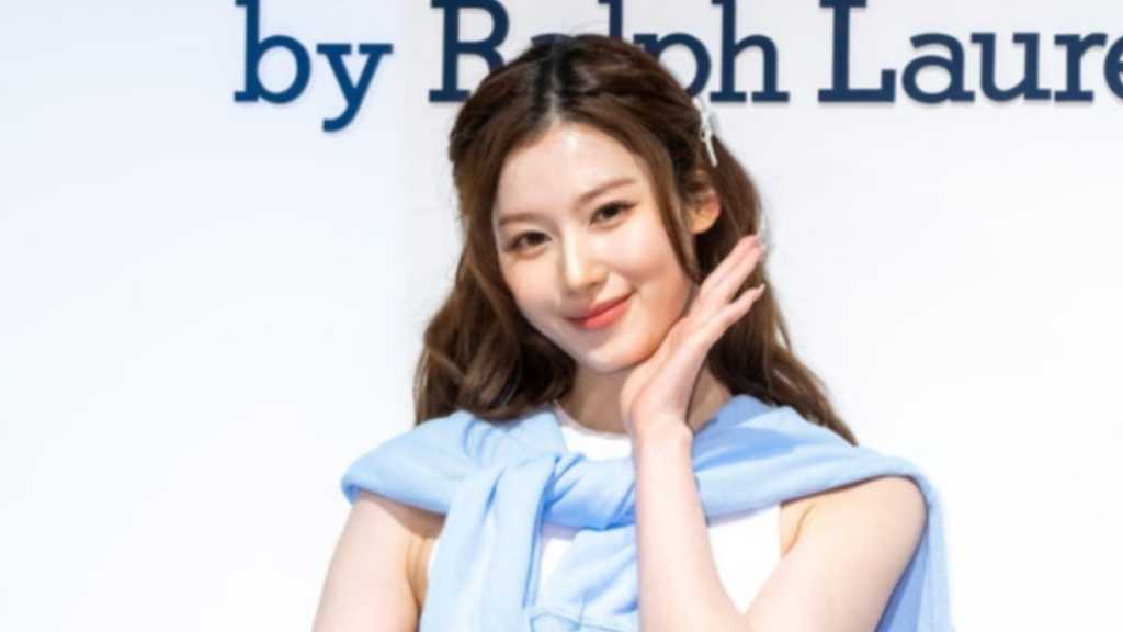 On the 21st, TWICE's Sana attended the Polo Ralph Lauren pop-up store opening in Seoul, promoting the new 'Polo Play Bag'.