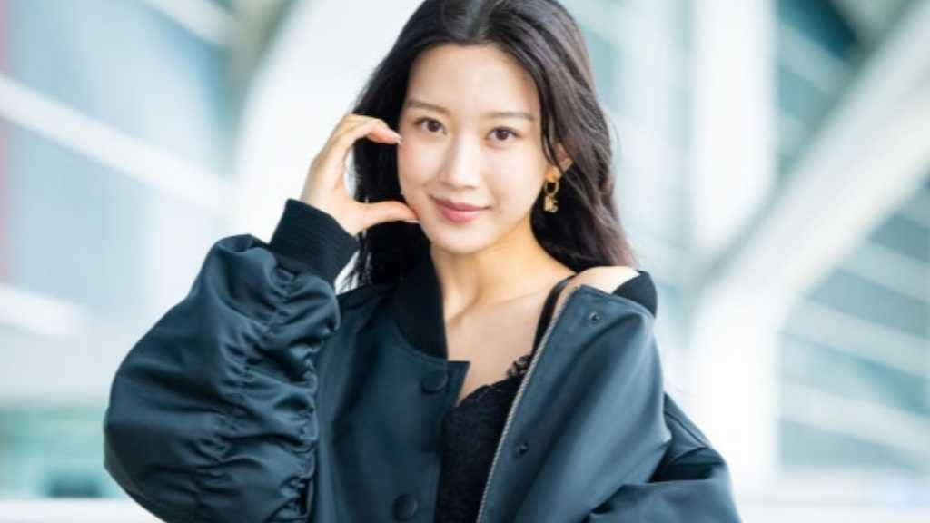 ムン・ガヨンがインドネシアへ出国し、ソン・シギョンと共に「Golden Disc Awards」のMCに決定。新バンドサバイバル番組にも登場。