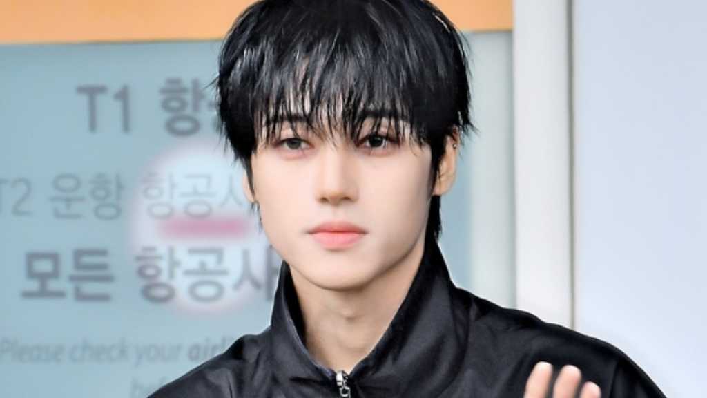 ATEEZ's Wooyoung flew to Italy for Milan Fashion Week. The group also celebrated a win on 'Music Bank' and released a 'NASA' performance video.