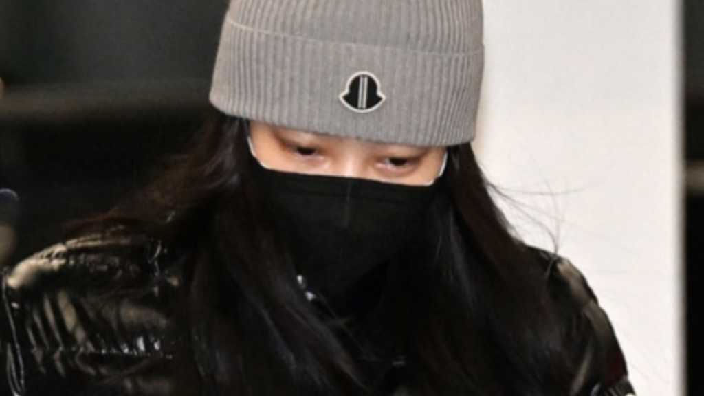 BLACKPINK's Jennie leaves Incheon Airport for an overseas schedule, while her recent photos from Japan and a photo exhibition gain attention.