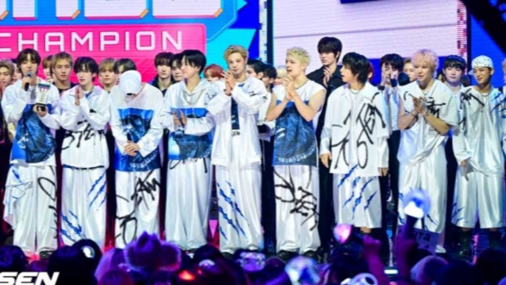 ＆TEAMがMBC MUSIC「SHOW CHAMPION」で1位を獲得し、涙を浮かべるメンバーもいた。
