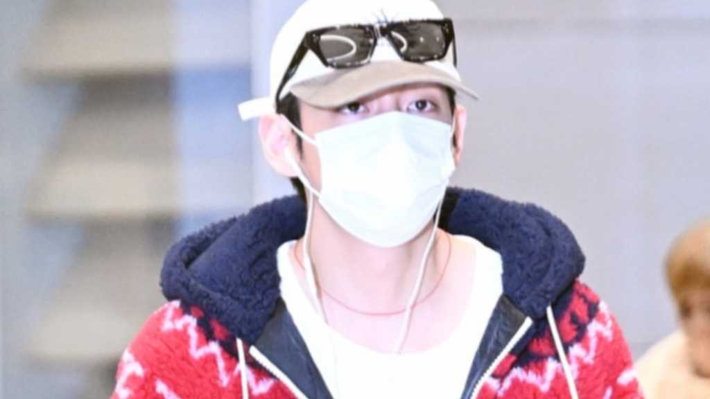 BTS's V returned to Korea from Los Angeles after overseas schedules, showcasing traditional Korean fashion at VOGUE WORLD 2025.