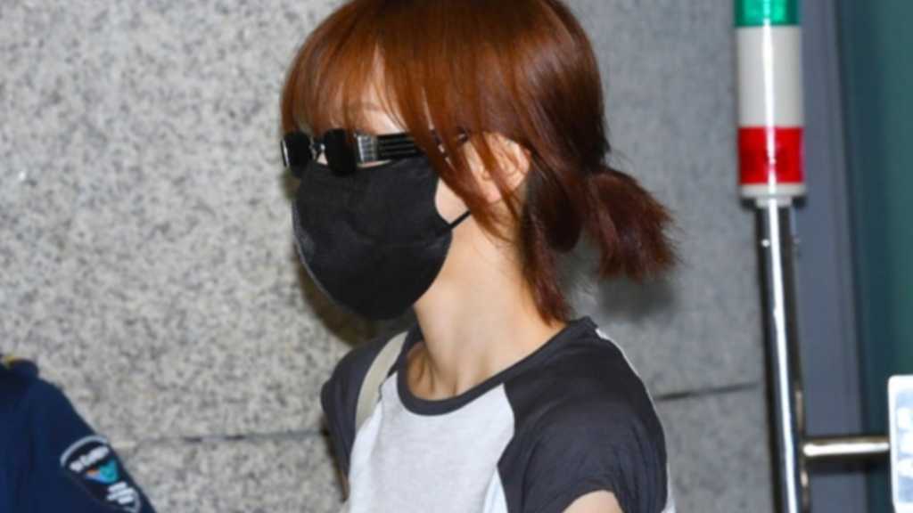 Wendy of Red Velvet returns to Korea after an overseas fan meeting and hints at a solo comeback in September.