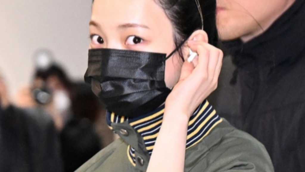 aespaのKARINAが海外スケジュールを終え、仁川国際空港に到着。ファッションウィーク参加や沖縄旅行の思い出を公開。