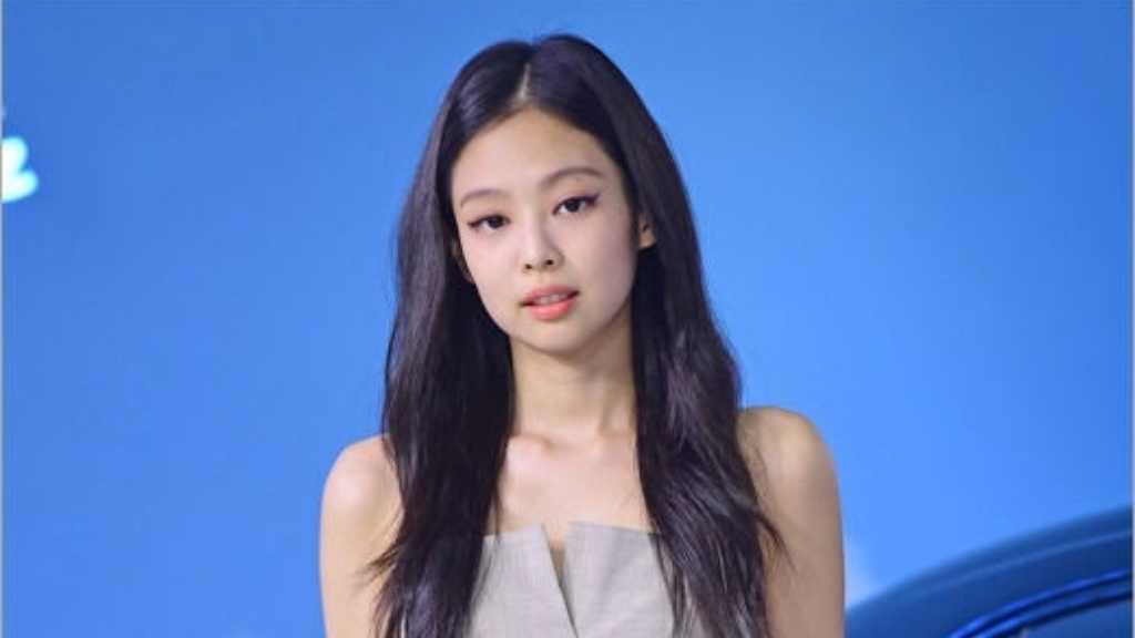 BLACKPINKのジェニーが新しいハングルフォント「ZEN SERIF」を発表し、韓国の美しさを世界に発信。