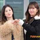 【PHOTO】Apink パク・チョロン＆ユン・ボミ、ファンミーティングのため台湾へ出国…仲良くハートポーズ