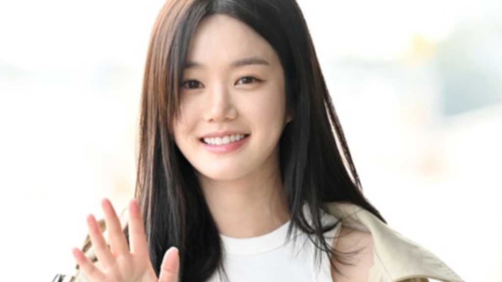 女優イ・ユビが金浦国際空港から日本へ出発。TWICEのダヒョンやイ・ハニが「2025ソウル国際映画大賞」に出席。