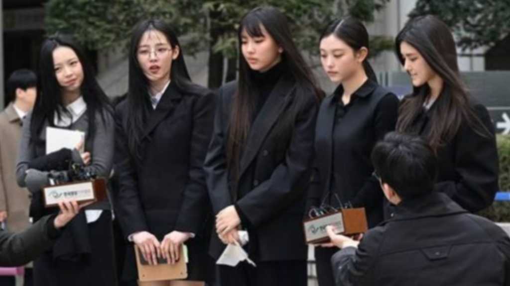 ADOR won a lawsuit against a YouTuber for creating malicious videos targeting NewJeans members, resulting in significant damages awarded.