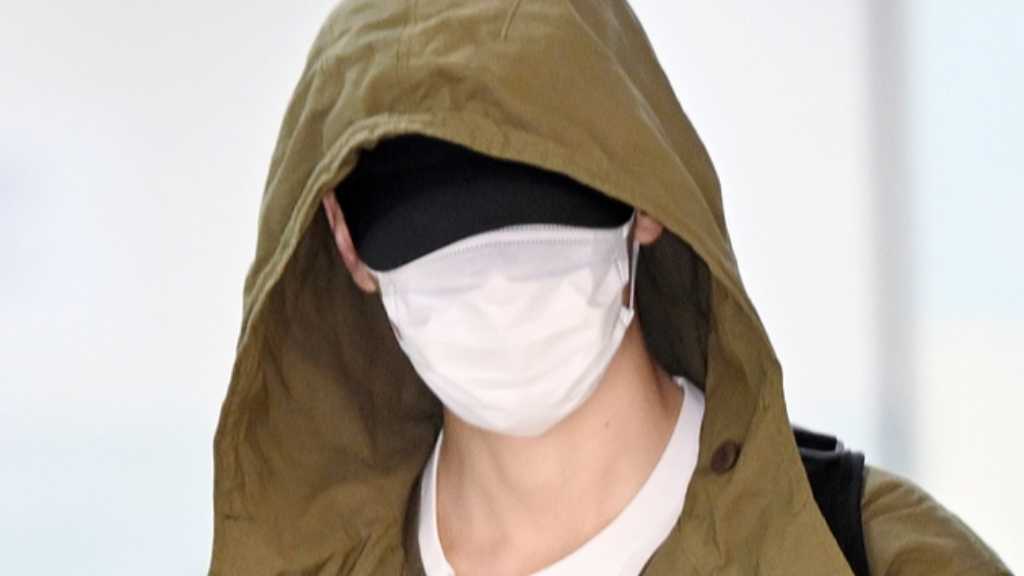 Vernon of SEVENTEEN arrives in Korea after finishing his schedule in Japan, celebrating a successful Tokyo Dome concert with fans.