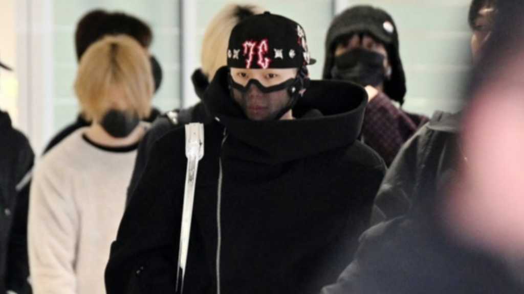 TREASURE arrives in Korea after their Shanghai event. Members Asahi, Haruto, and Yoon Jae-hyuk will appear on 'Talk Queens' on December 25.