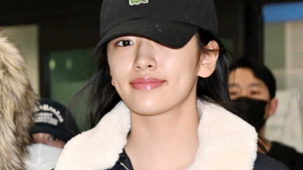 IVE arrives in Korea after attending the 2025 MAMA AWARDS in Hong Kong, where BLACKPINK's Rosé and ENHYPEN won top honors.