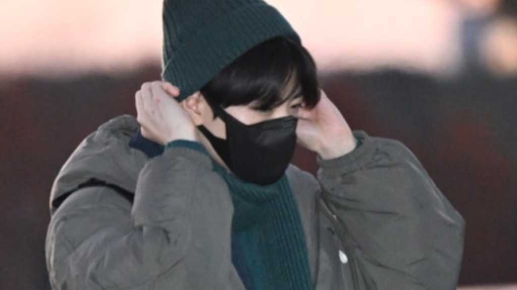 TREASURE's Jun-kyu, Yoon Jae-hyuk, and Do-young flew to Japan for their 2025-26 tour, set for November 22-24 in Kanagawa.