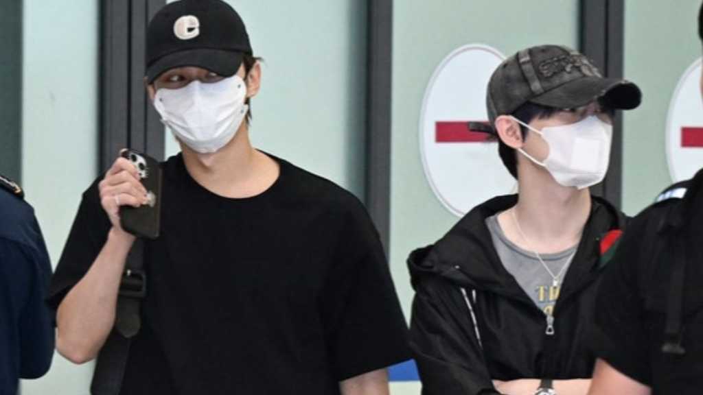 SEVENTEEN's Jun and NCT's Jungwoo arrive in Korea after schedules in Macau. Jun stars in a Chinese film; Jungwoo to release an album.