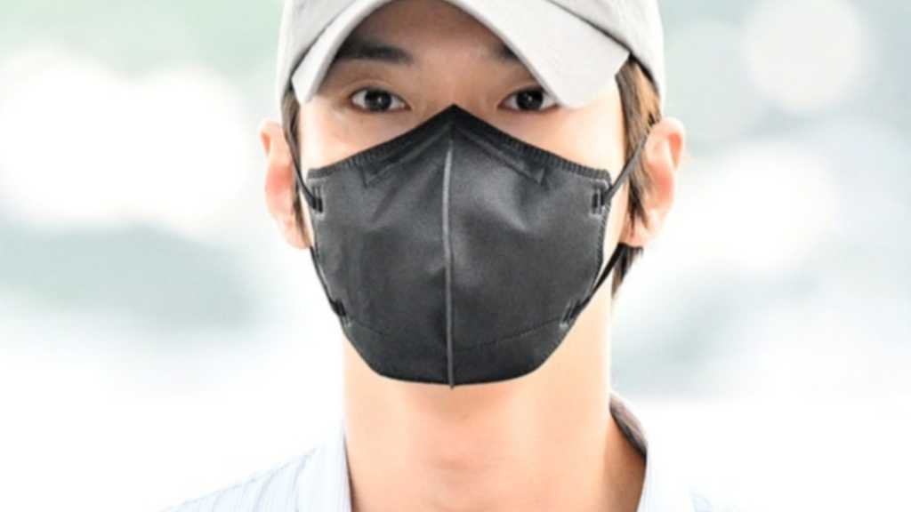 NCT's Doyoung flew to Macau for the '2025 DOYOUNG CONCERT [Doors]'. He will also hold an encore concert in Korea this October.