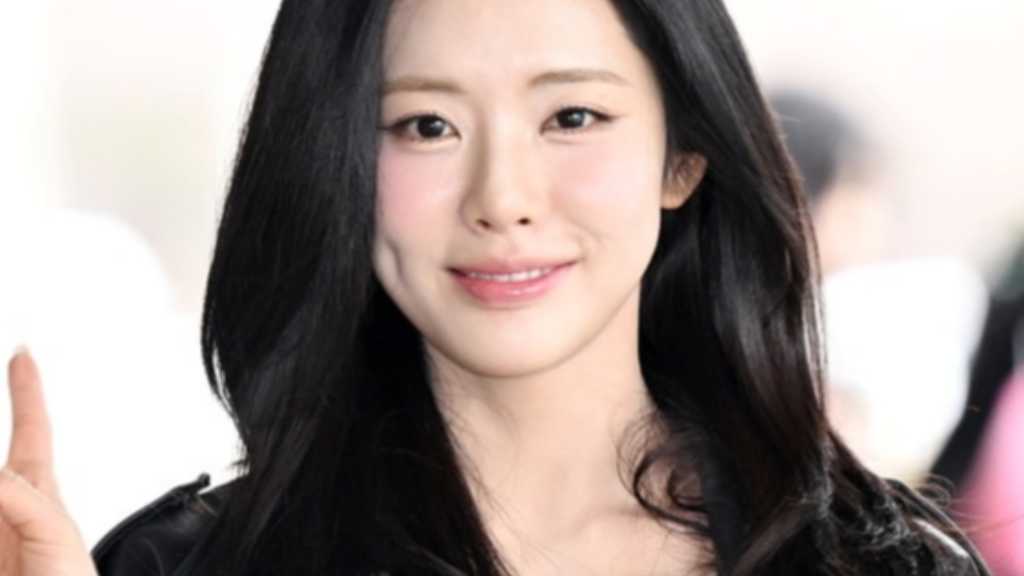 fromis_9 departs for Japan for their world tour encore concert on February 28, with their Japanese debut EP releasing on April 1.