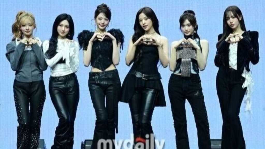 IVE will make a comeback after about eight months, releasing the mini album Looks Can Kill on October 26 after a pre-release track on October 19.