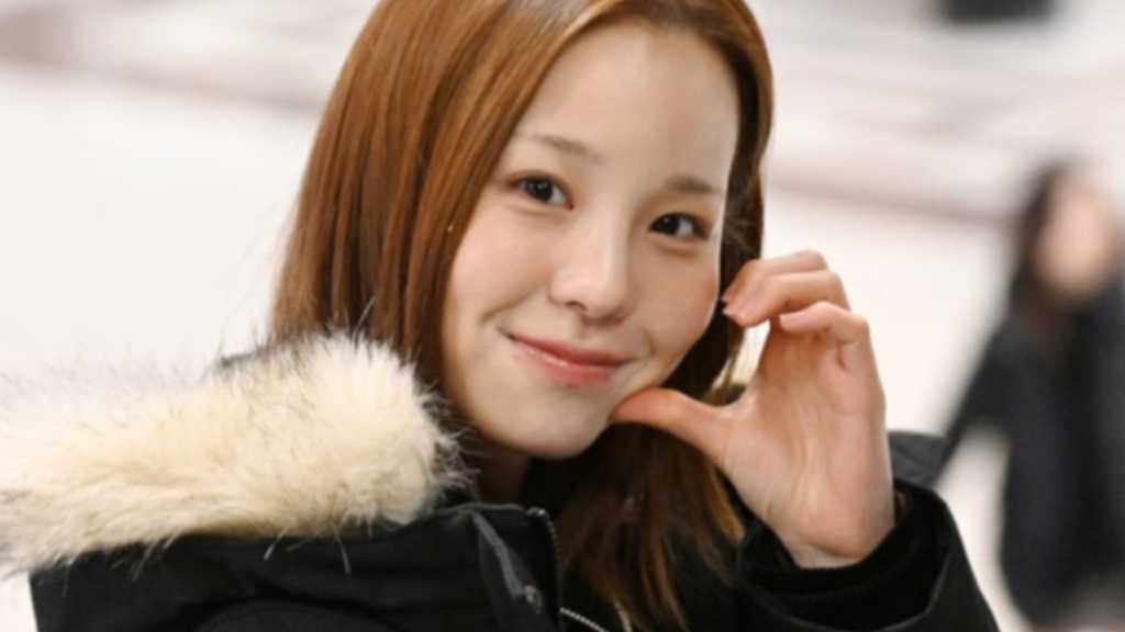 NiziU departs for Japan, celebrating their 5th anniversary with a new fan song and visuals, plus a new product from tilnus.