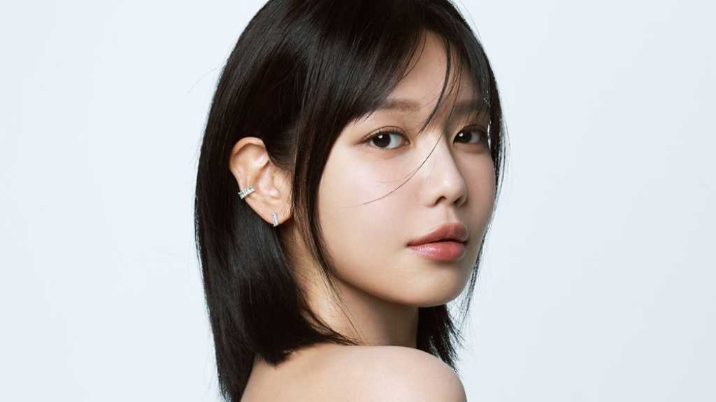 Suyeon from Girls' Generation joins 'PRODUCE 101 JAPAN 新世界', a global audition aiming to form a new boy group with worldwide participation.