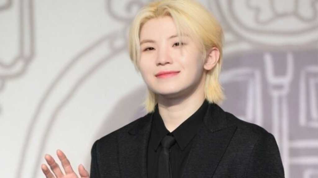 A military officer's request for SEVENTEEN's Woozi to introduce a wedding singer has sparked controversy over appropriateness.