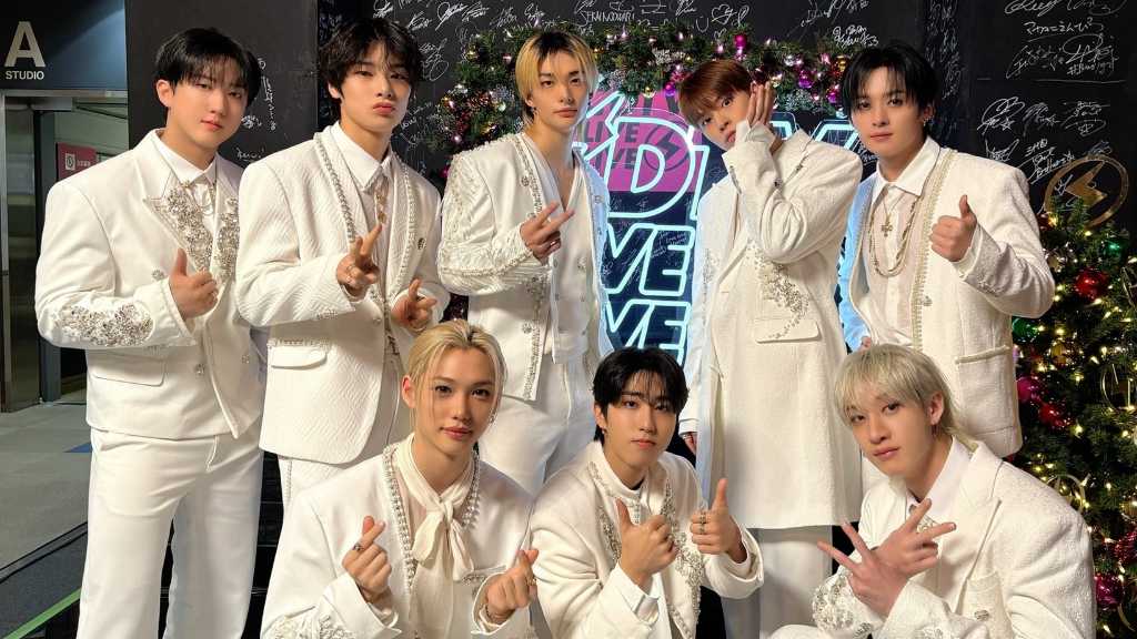 Four K-pop groups performed on CDTV's special, showcasing new songs and connecting with fans in a festive atmosphere.