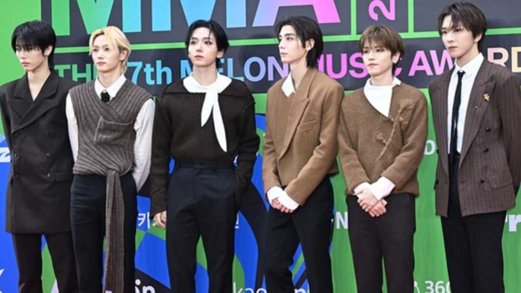 BOYNEXTDOORが「MMA 2025」のレッドカーペットに登場。MMAはK-POPの成果を称える世界的な授賞式。