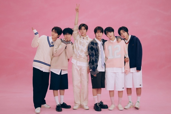 少女時代、完全体で集結！東方神起からRIIZEまで、SM創立30周年記念フォト続々公開 - Kstyle
