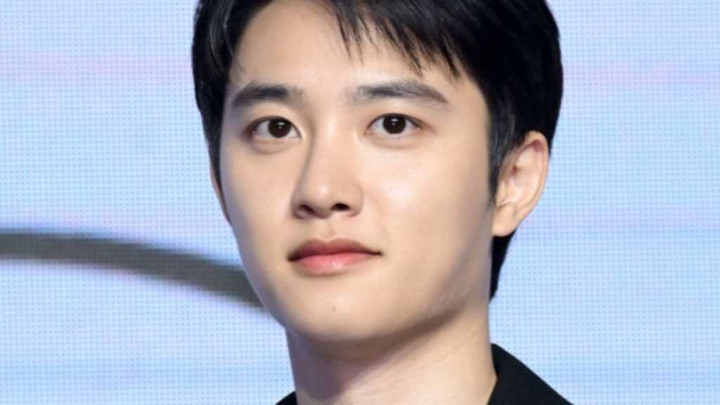 D.O. of EXO is now a free agent after his contract with Company Soo Soo ended. He is negotiating with multiple management companies.