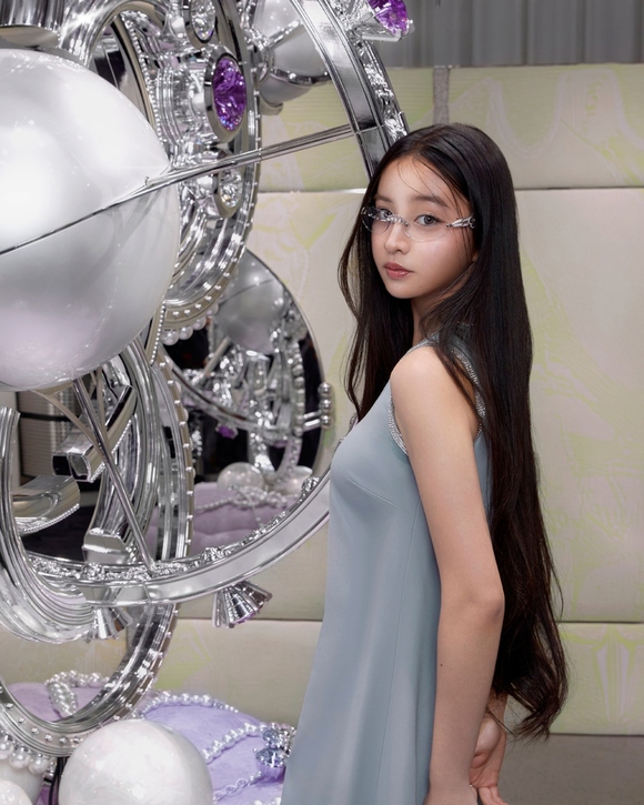 ジェントルモンスター×ジェニー（BLACKPINK）コラボレーション「JENTLE SALON」。ジェニーが訪問した東京・青山のポップアップ空間をチェック！  – 装苑ONLINE