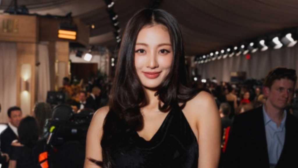 Jihyo from TWICE attended the 83rd Golden Globe Awards in LA, showcasing her elegance and celebrating KPOP Girls! anime's wins.