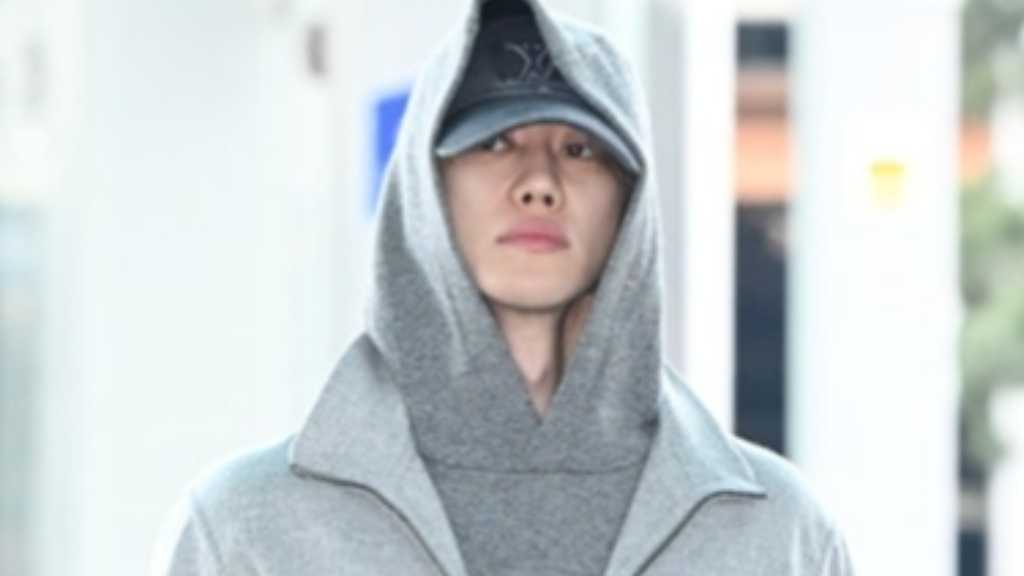 DINO of SEVENTEEN departs from Incheon Airport for overseas schedule. He releases 'Skyfall' art film and collaborates with PinkPantheress.