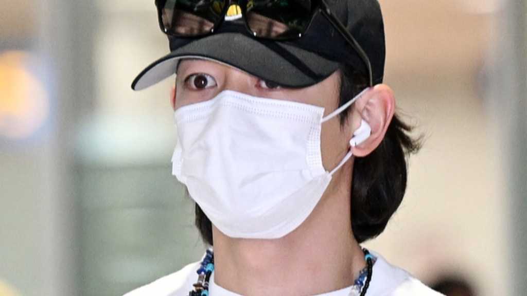 SHINeeのミンホが海外スケジュールを終えて仁川国際空港に帰国。警察官体力試験挑戦や9月7日のカムバックも話題。
