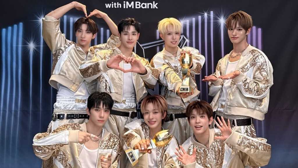 NEXZの新曲「Beat-Boxer」がYouTubeで3200万回再生を突破。韓国の音楽賞でW受賞し、人気が証明された。