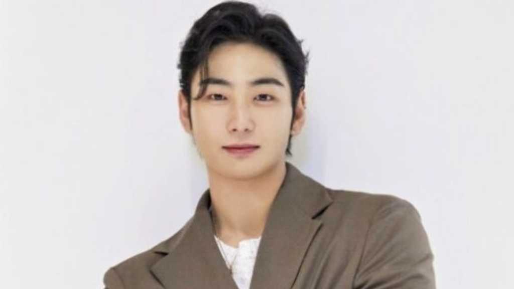 Baekho of NU'EST will enlist in the army on December 29, after a successful music career and a recent solo debut.