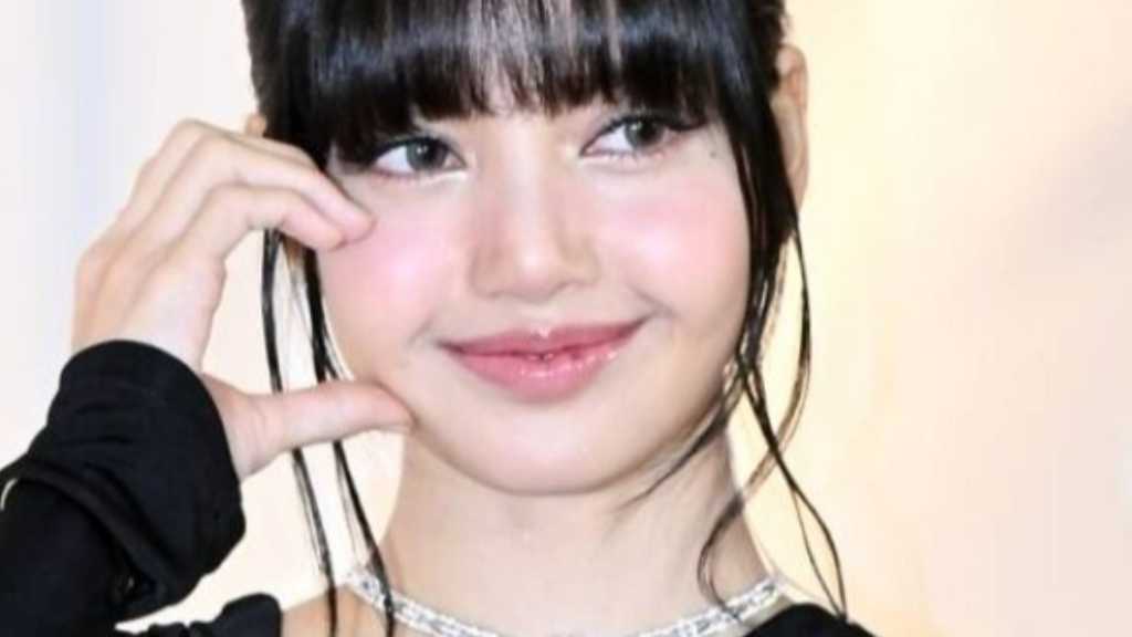 Lisa of BLACKPINK has been cast as the lead in a Netflix rom-com inspired by 'Notting Hill', collaborating with David Bernard.