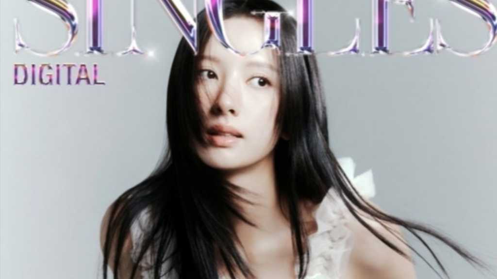 宇宙少女のボナが雑誌「Singles」のデジタルカバーで清楚なビジュアルを披露。多様なスタイリングで注目を集め、ドラマでも活躍中。