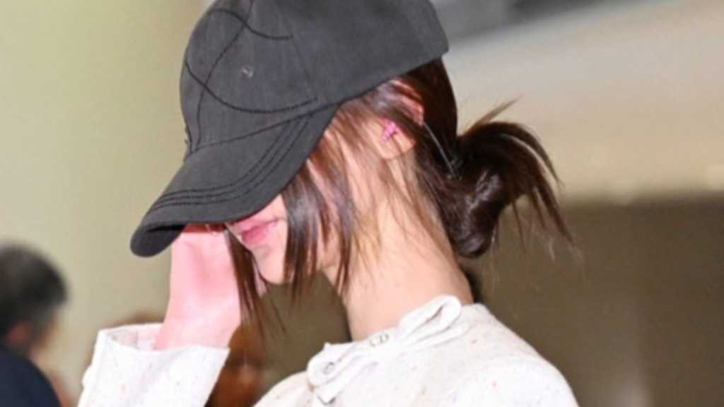 IVE’s Wonyoung arrived in Korea via Incheon Airport after finishing Paris Fashion Week, alongside news of a December MUSIC BANK Japan concert.