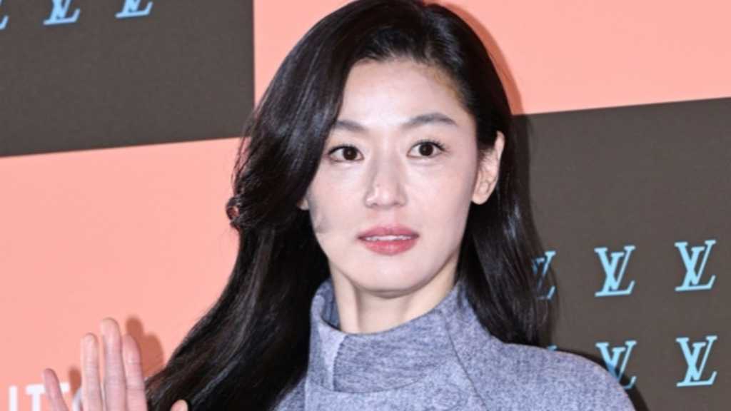 A Louis Vuitton event in Seoul featured stars like J-HOPE and Lisa, with Jeon Ji-hyun announced as the new ambassador.