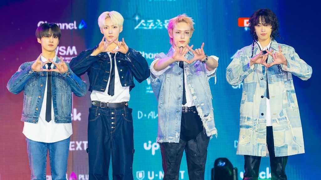 AxMxPが「第2回 D Awards」のレッドカーペットに登場。ENHYPENのヒスンとaespaのKARINAが人気賞を受賞。