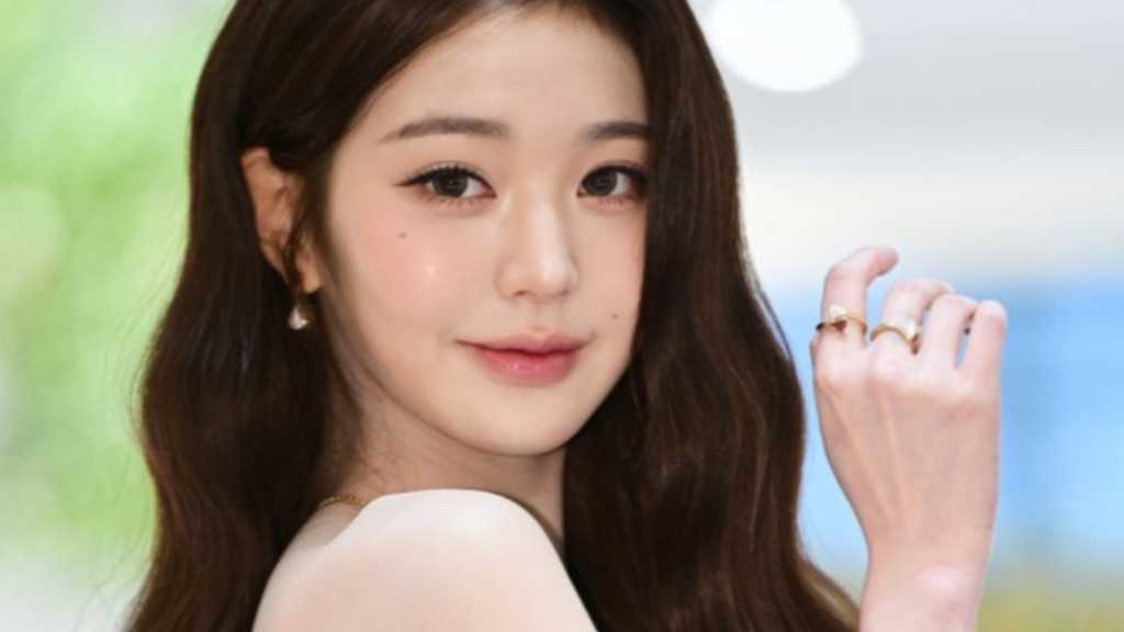 IVEのウォニョンがブルガリのポップアップイベントに参加し、ジュエリーを身に着けたグラビアを公開。