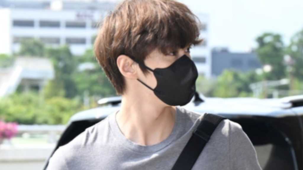 NCT's Doyoung flew to China for a schedule, enjoyed sushi in Japan, and will hold an encore concert in Korea in October.