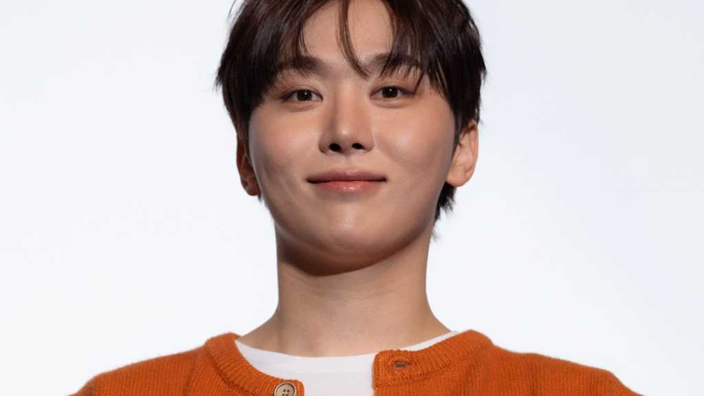 Seungkwan from SEVENTEEN appeared at the 'FoRest by Greenfinger' event, showcasing the brand and engaging with fans about skincare.