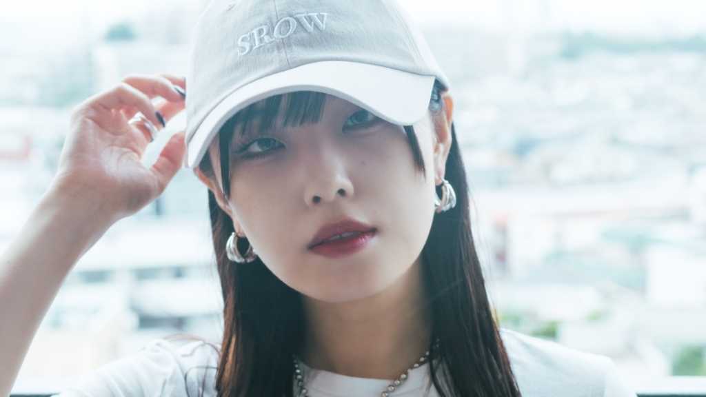 Korean headwear brand SROW debuts in Japan, featuring caps worn by SEVENTEEN members, available at Daimaru Umeda from August 20.
